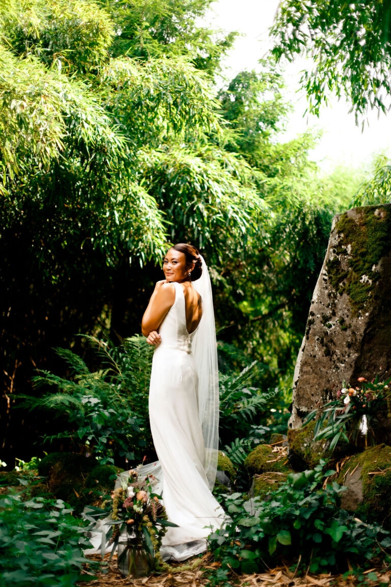 Asia meets Provence - Hochzeitsinspiration - Styled Shooting Braut im Bambuswald