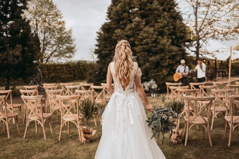 Gartenhochzeit - Hochzeitsinspiration - Styled Shooting - Braut