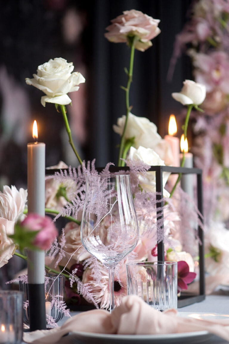 Wild Romance - Set 1- Hochzeitsinspiration - Styled Shooting - festliche Tafel mit Floristik