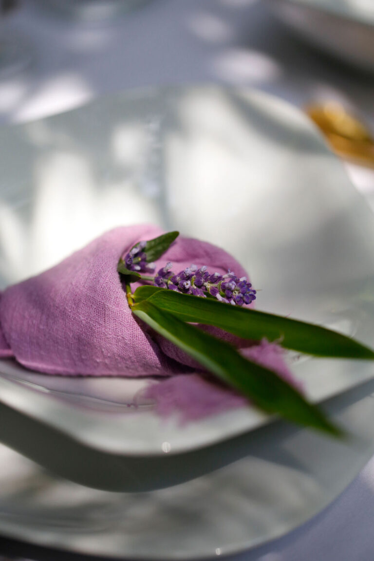 Asia meets Provence - Hochzeitsinspiration - Styled Shooting - Tischdekoration mit Lavendel