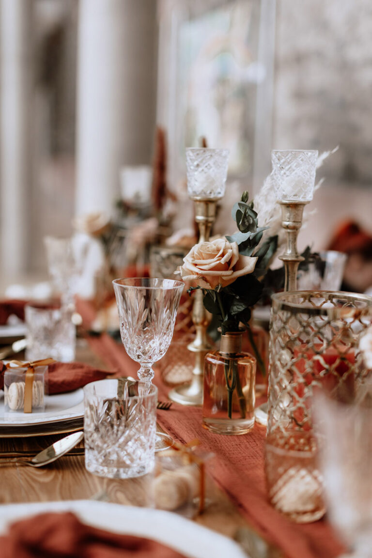 Romantik trifft Eleganz- Hochzeitsinspiration - Styled Shooting-festlich gedeckter Tisch