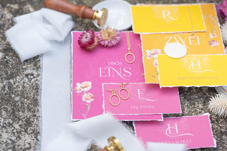 Details der Hochzeits Accessoires, Trauringe, Brautschmuck, Hochzeitspapeterie, Siegel